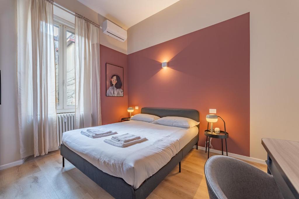 5' from Central Station, with 2 Bedrooms - 2