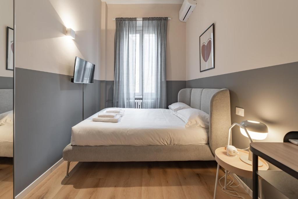 5' from Central Station, with 2 Bedrooms - 3