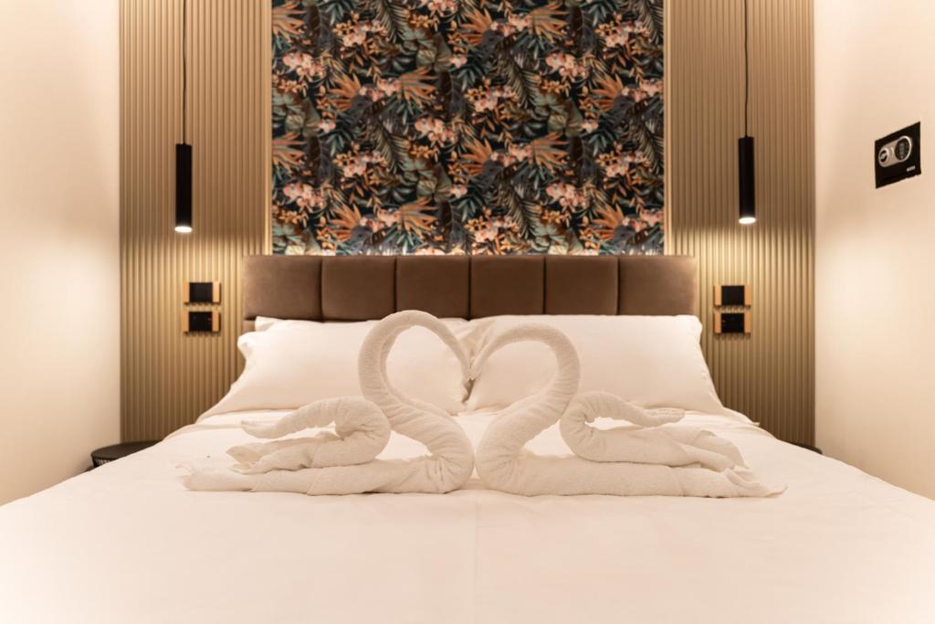 Aura Luxury Suites - 3