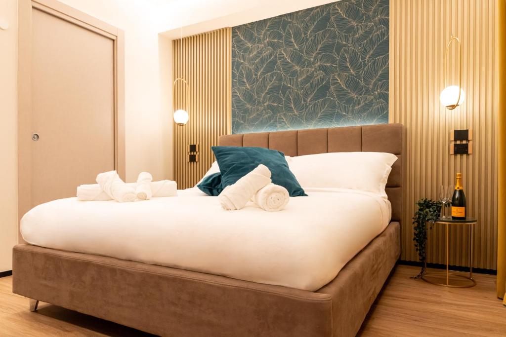 Aura Luxury Suites - 2