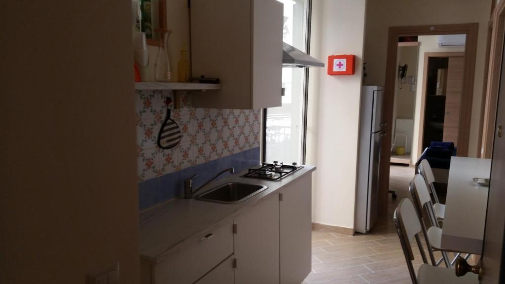 Kitchen, B&B Residenza Il castello in Naples