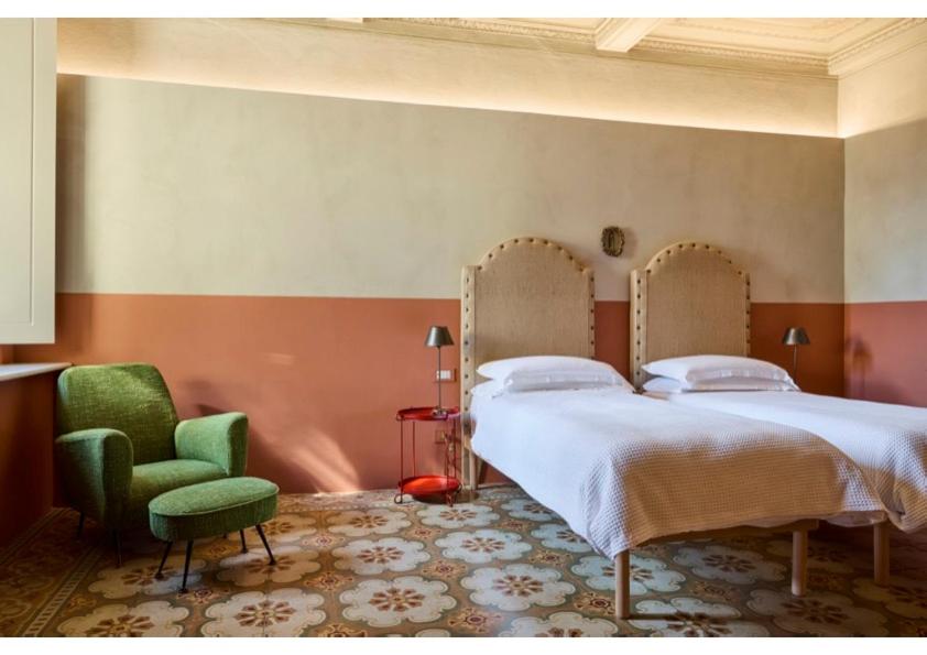 Lucca Comics front row - unbeatable Centro Storico location Exceptional property opposite Duomo inside walls - 1