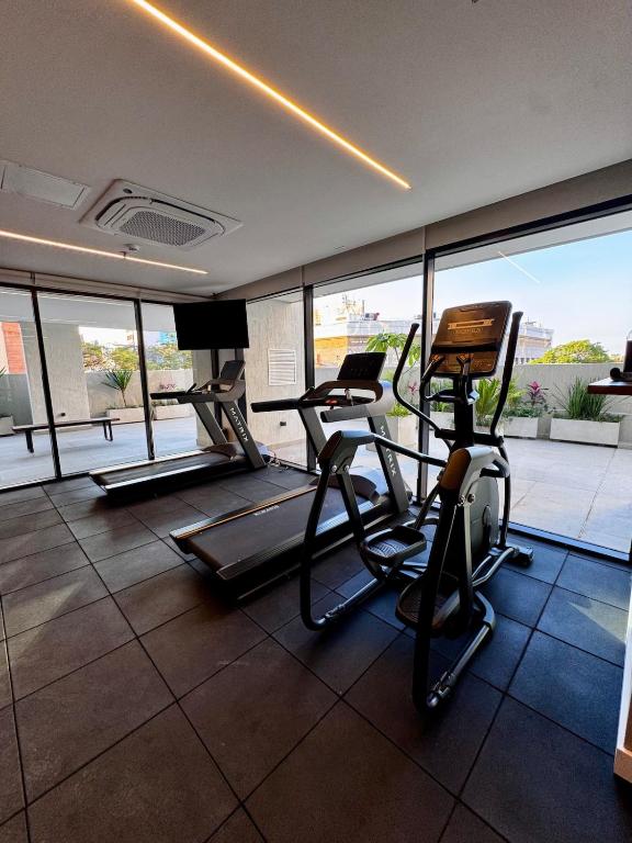 Modern 2BR Apt Steps from Shopping Mariscal - 4
