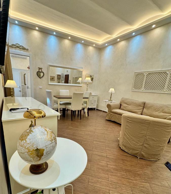 Luxury apartment near Vatican, Steps to Metro, AC & Fast WiFi - 1