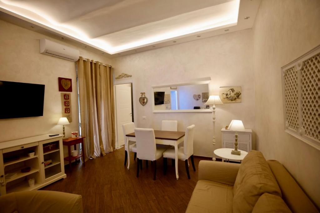 Luxury apartment near Vatican, Steps to Metro, AC & Fast WiFi - 3
