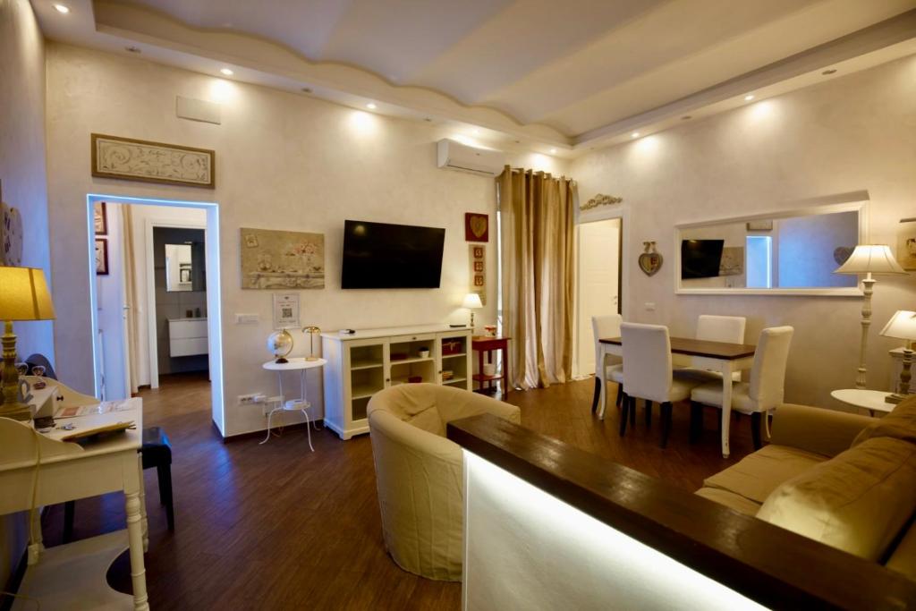 Luxury apartment near Vatican, Steps to Metro, AC & Fast WiFi - 5