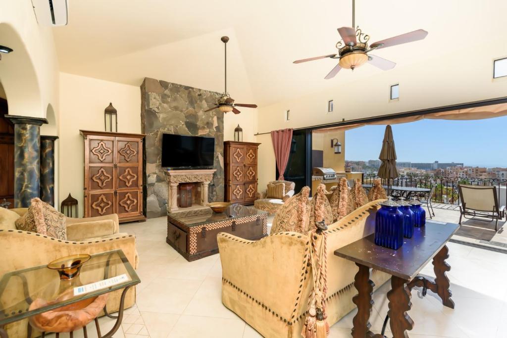 Luxury Cabo San Lucas Villa With Two Pools, Great for Large Groups - 3