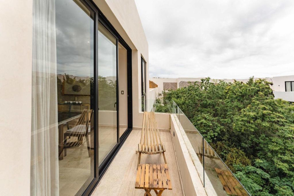 Elegant 3BR Penthouse with Private Rooftop Pool - 4