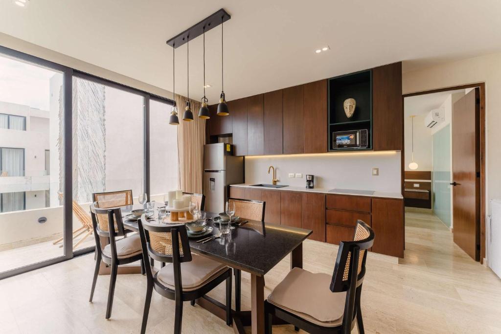 Elegant 3BR Penthouse with Private Rooftop Pool - 5