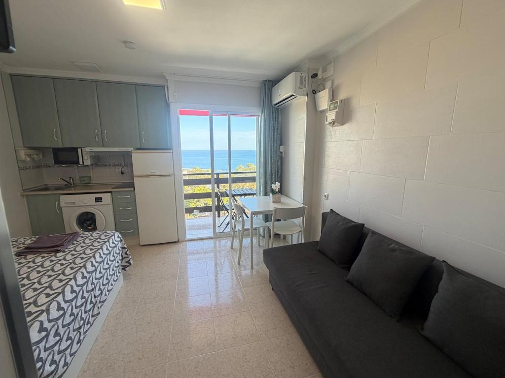 Estudio con vistas frontales al mar y terraza - 2