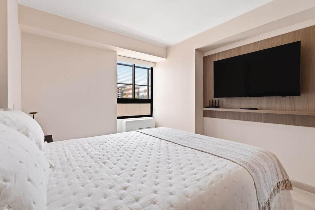 2 dorm. para 6 · A/C · Piscina · Recepción 24 h - 3