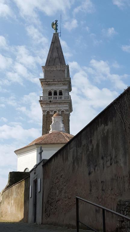 Tuvākā izklaides vieta