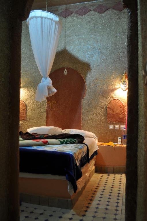 Riad Aicha & Camel Trekking
