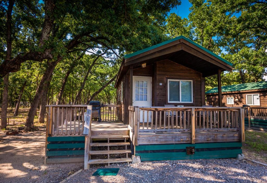 Pio Pico Camping Resort One-Bedroom Cabin 13 — Hotel in Jamul