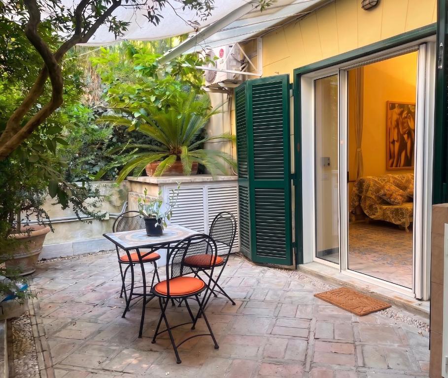 Trastevere Garden, Private Oasis - 1