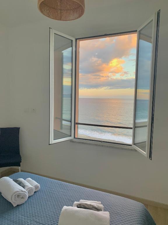 Affacciati al mare - vista panoramica dal tuo letto - 1