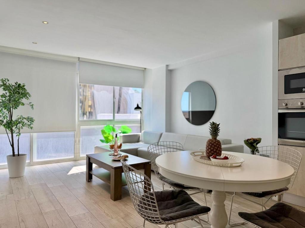 Cozy Beachside Escape for Two in La Carihuela - 3