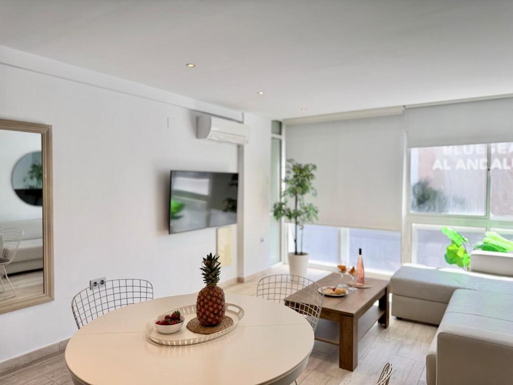 Cozy Beachside Escape for Two in La Carihuela - 4