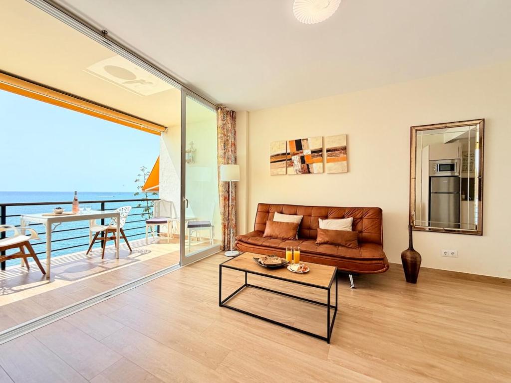 Oceanfront terrace - First line - La Carihuela - 2