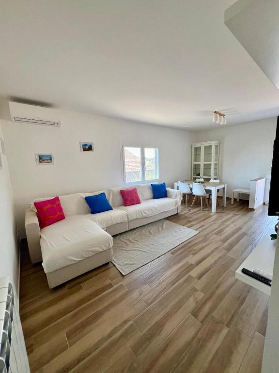 6 minuti dalla spiaggia con patio giardino privato e parcheggio - 3