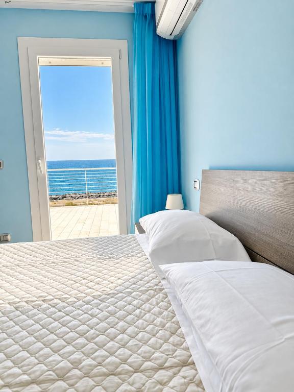 SIGIS HOUSE - Independent Apartment Sea View - 4