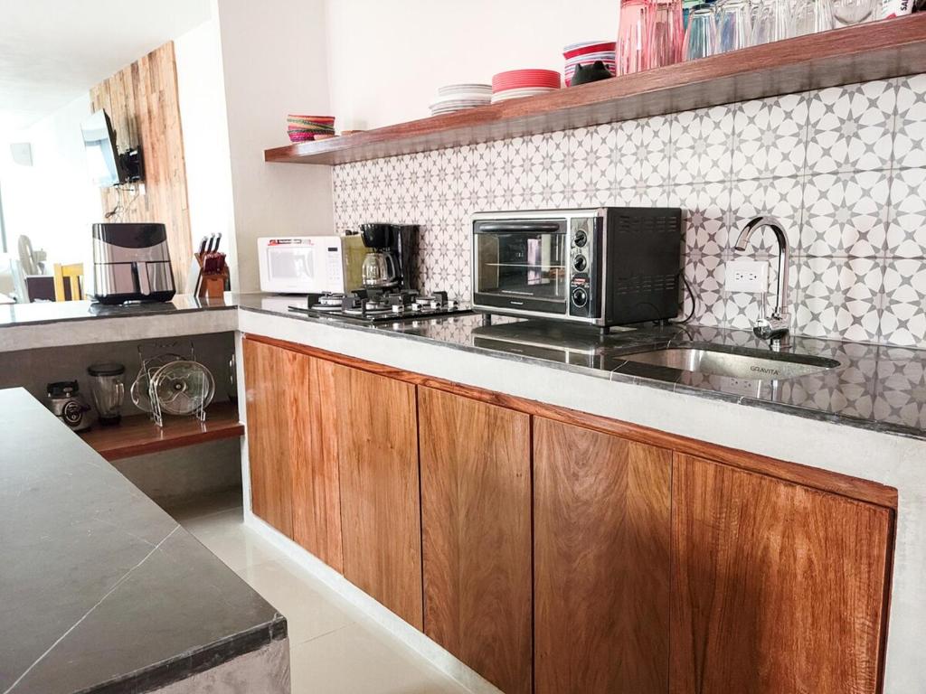 10pax House downtown close to hotel zone fast wifi - 3