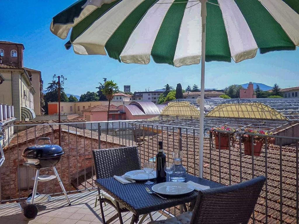 Lucca apartment with private furnished terrace - 2