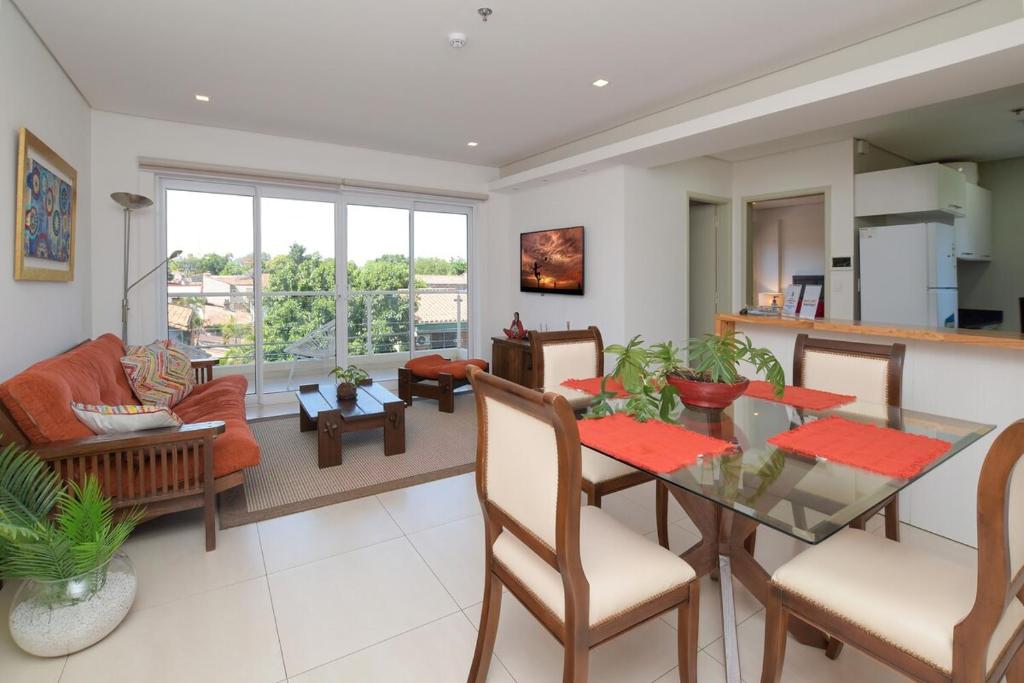 Urban One BR with Outdoor Pool Easy City Access - 1