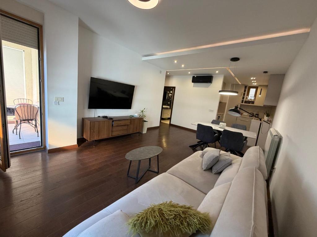 Manjez Park Luxury Residence - 3