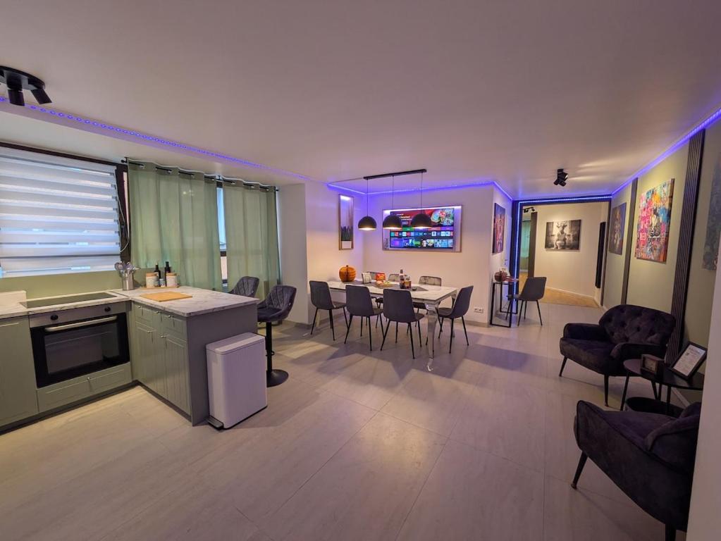 Prime Old Town Location with 3 Bedrooms for 1-7 Guests - 1