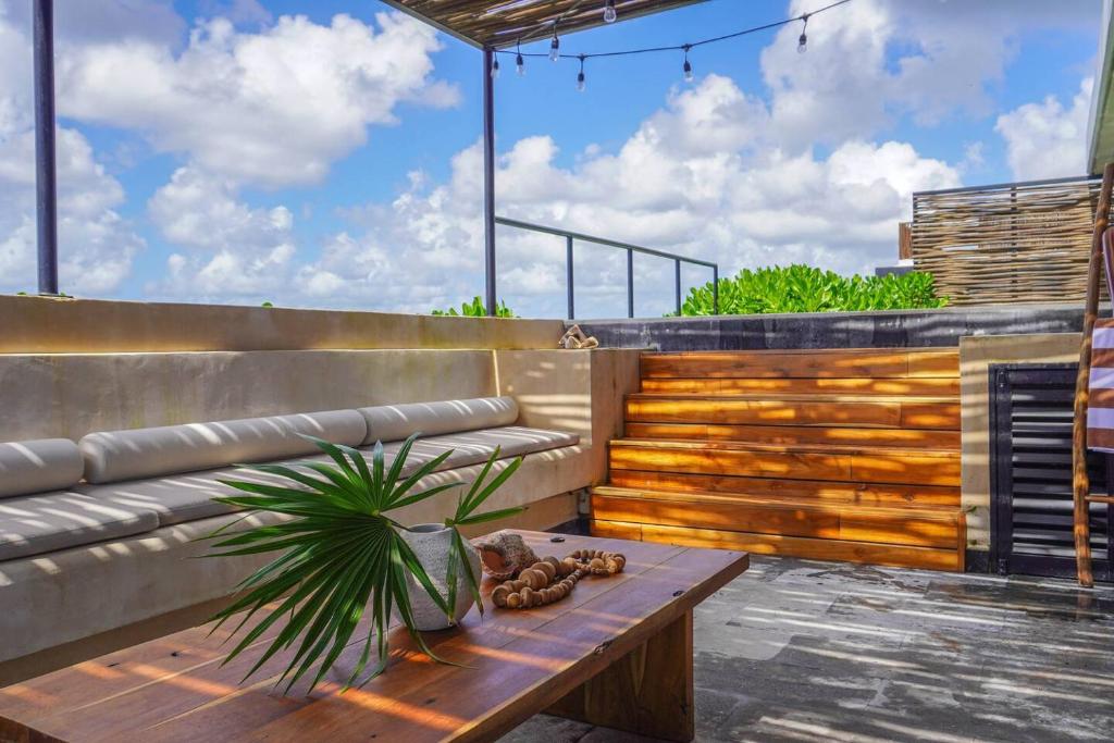 2-Bedroom Luxury Penthouse with Private Pool & Rooftop - 3