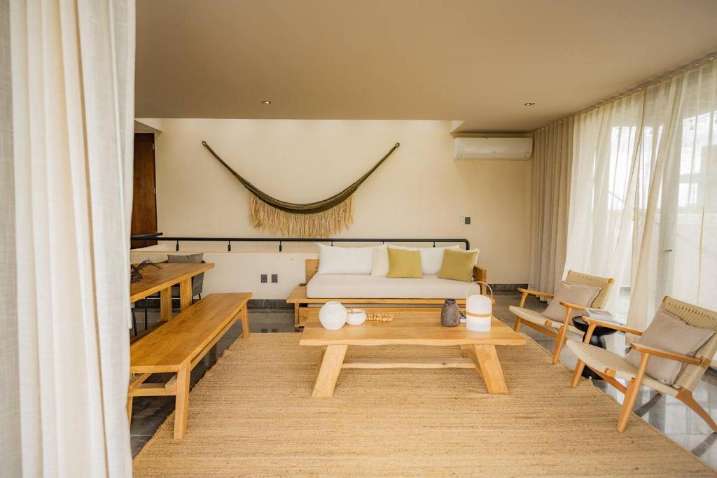 2-Bedroom Luxury Penthouse with Private Pool & Rooftop - 5