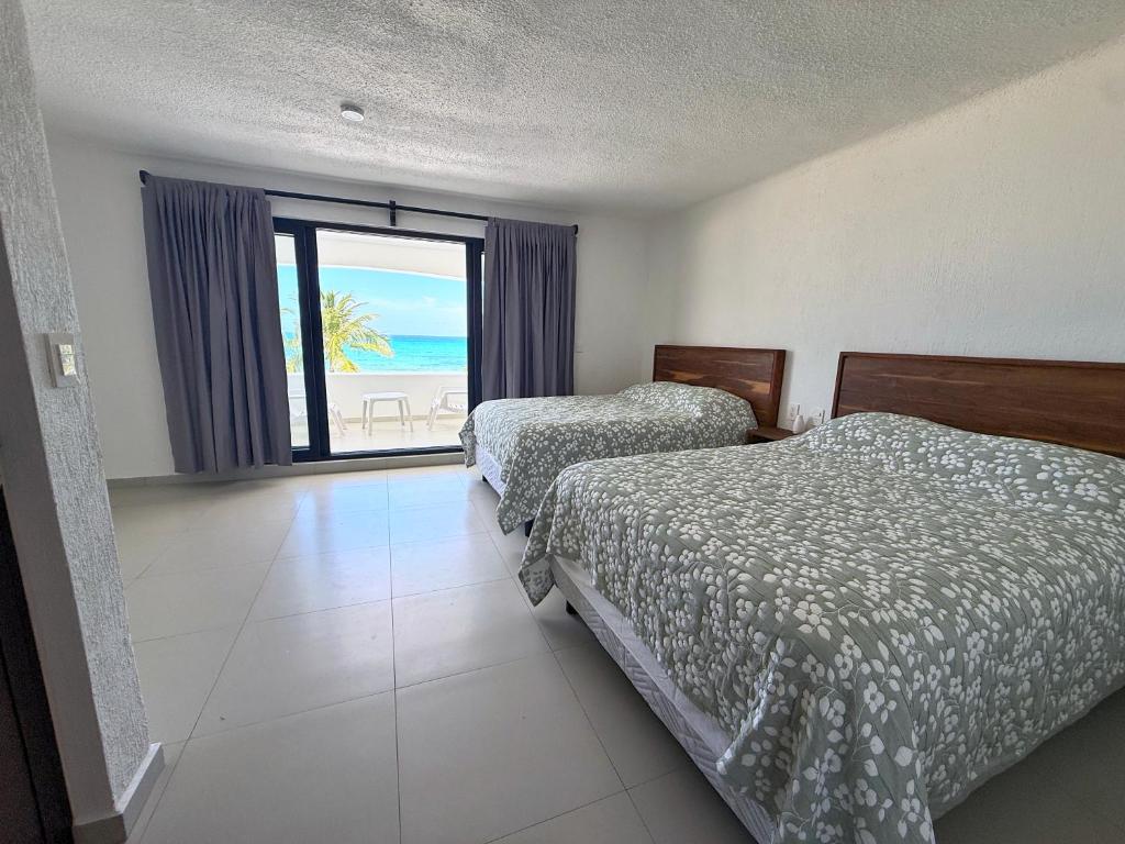 Wonderful Beachfront Villa - best value and private beach! - 3