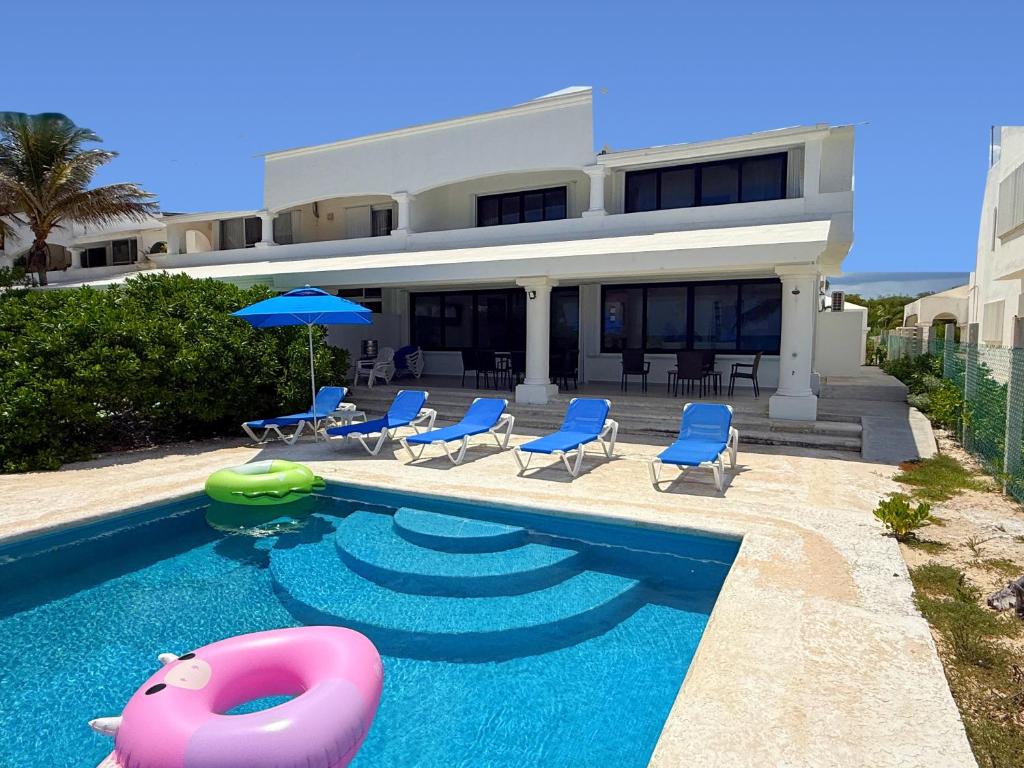 Wonderful Beachfront Villa - best value and private beach! - 2