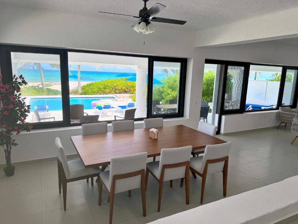 Wonderful Beachfront Villa - best value and private beach! - 4