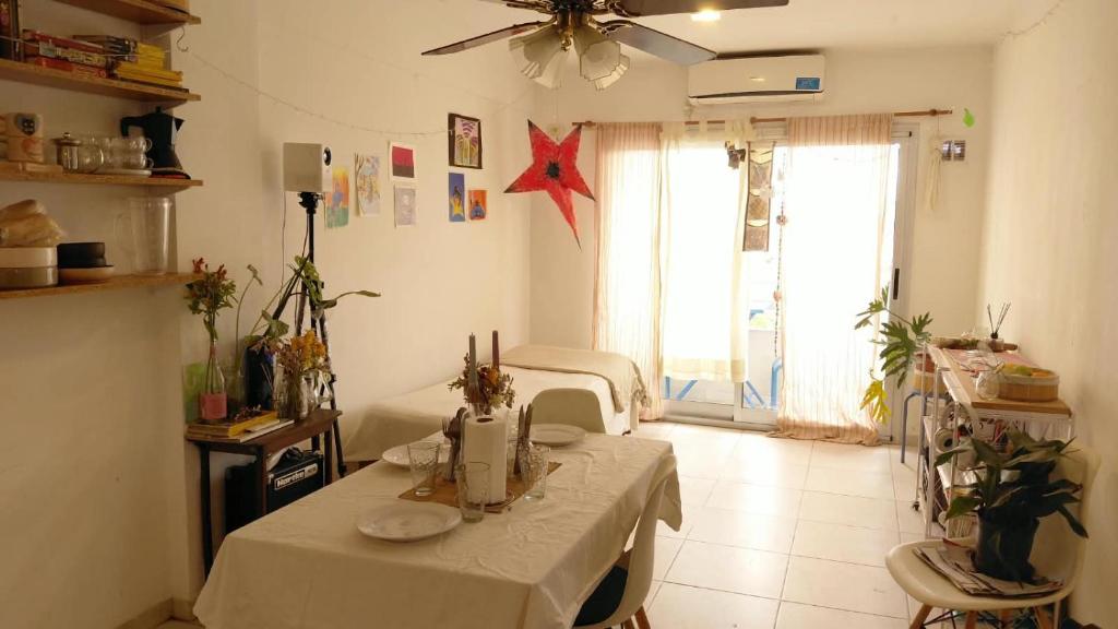 Departamento con balcon Diagonal 80 - 2