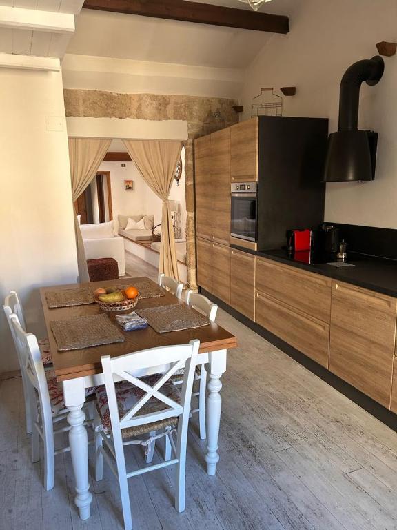 Dimora Ardoino Historic Home in Old Alghero - 4