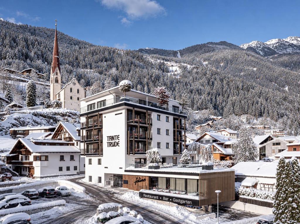 Aparthotel Tante Trude - Rooms & Apartments, Ötz - 1