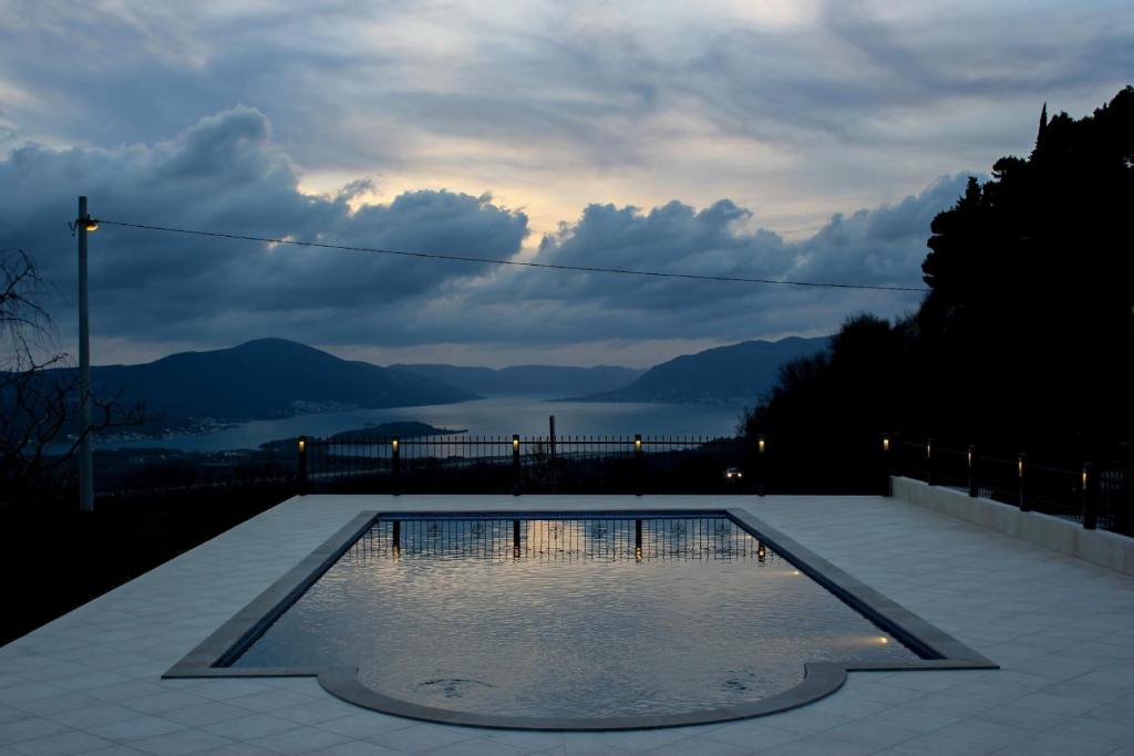 Apartments Carpe Diem — Hotel in Kotor