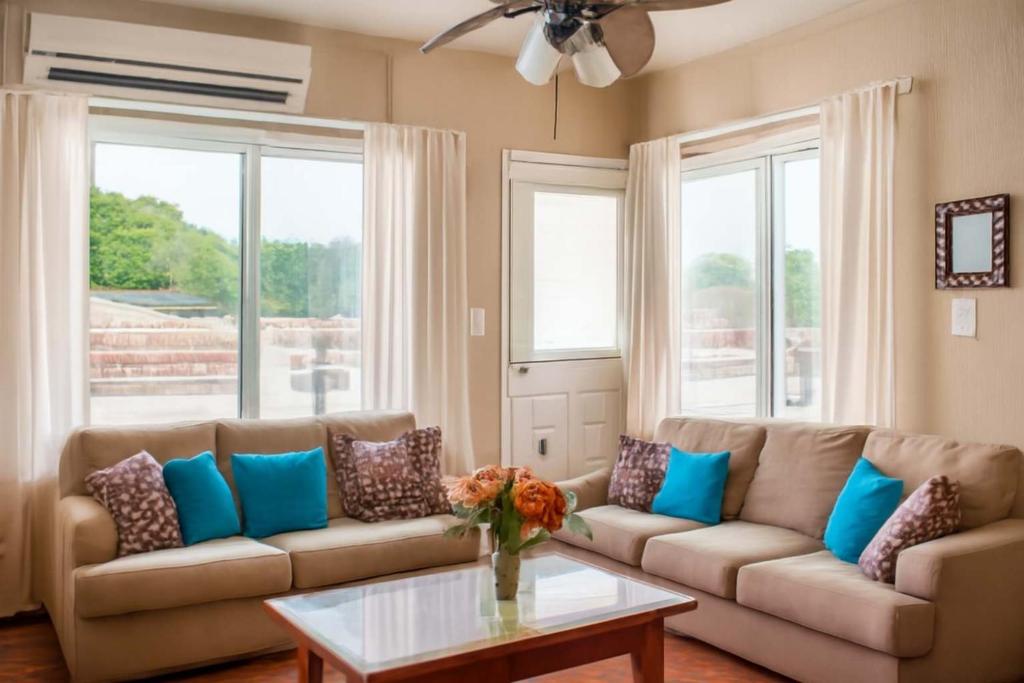 Beachfront 2BR Condo in Playa I Steps to 5th Ave! - 4