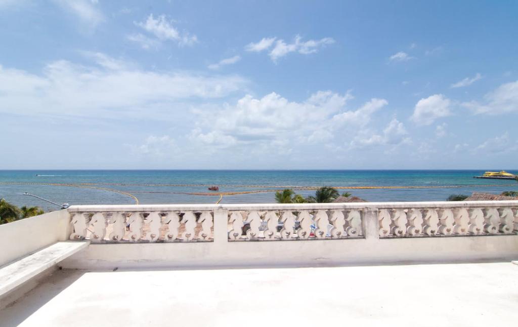 Beachfront 2BR Condo in Playa I Steps to 5th Ave! - 5