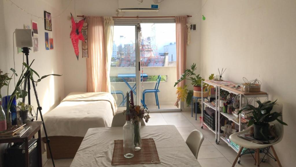 Departamento con balcon Diagonal 80 - 1