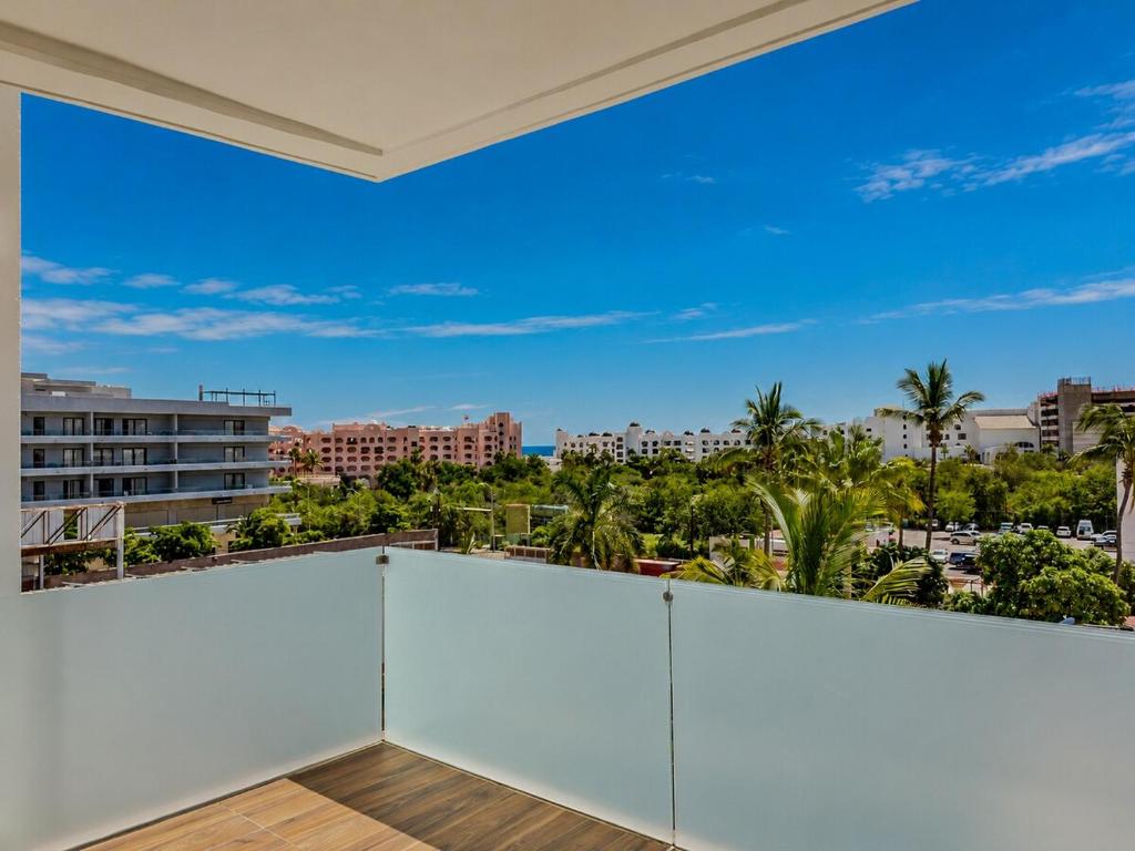 Los Cabos Chic Stay Walk to Beach & Nightlife - 4