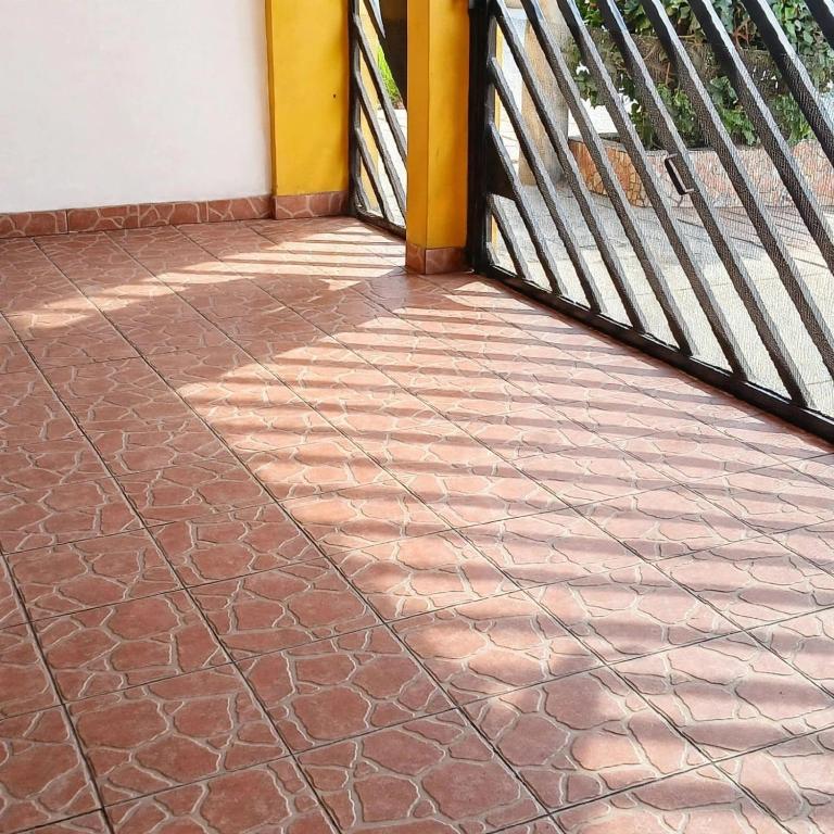 Alojamiento con Cochera Privada en 3er piso - 4