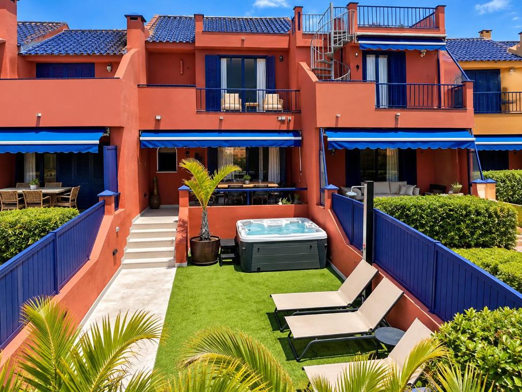 Holiday home in meloneras with sea views, golf and private jacuzzi - 1