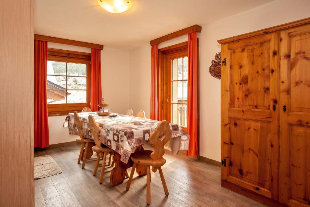 Comfortable Apartment in Livigno with Balcony - 2