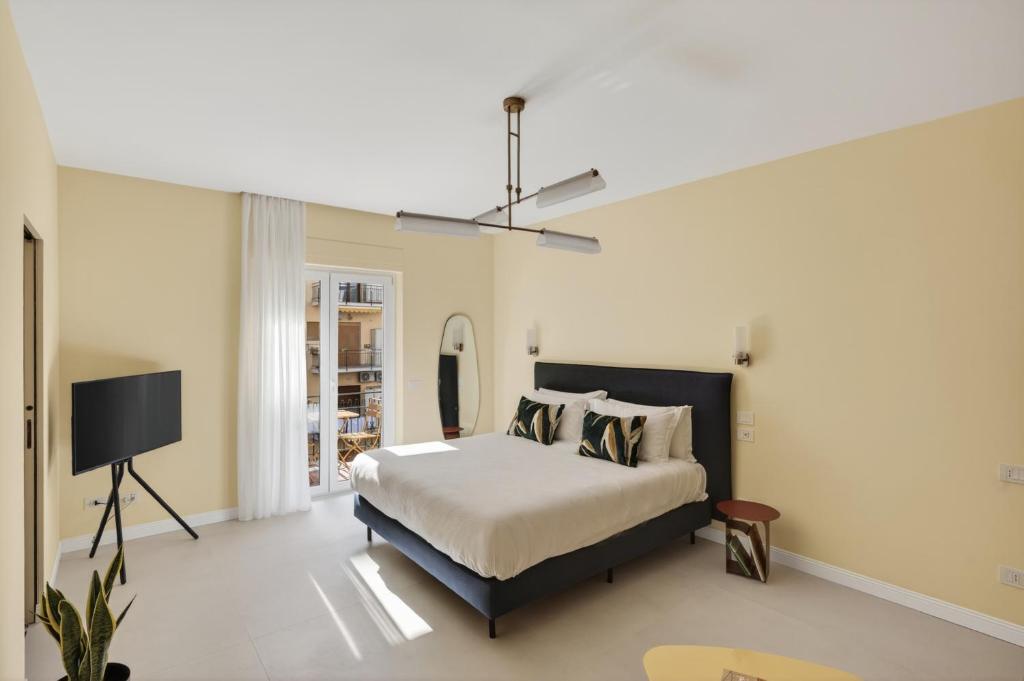 Elegant 2BR Apt a few steps from Sorrento Centre - 5