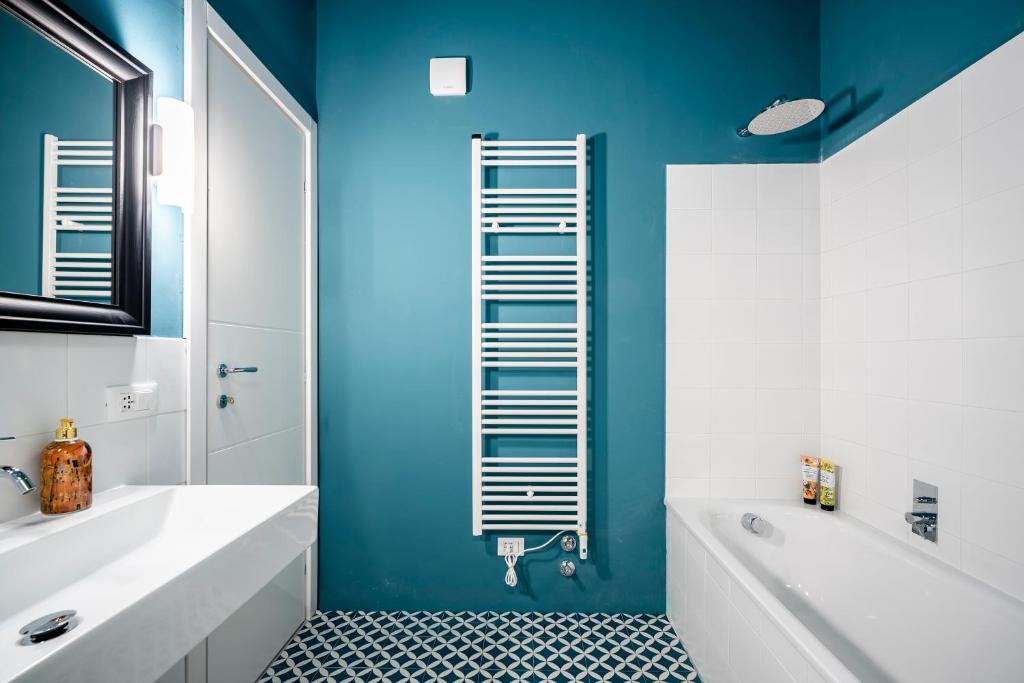 Scena Illustrata-Redi -4 double rooms-near the TRAM - 5