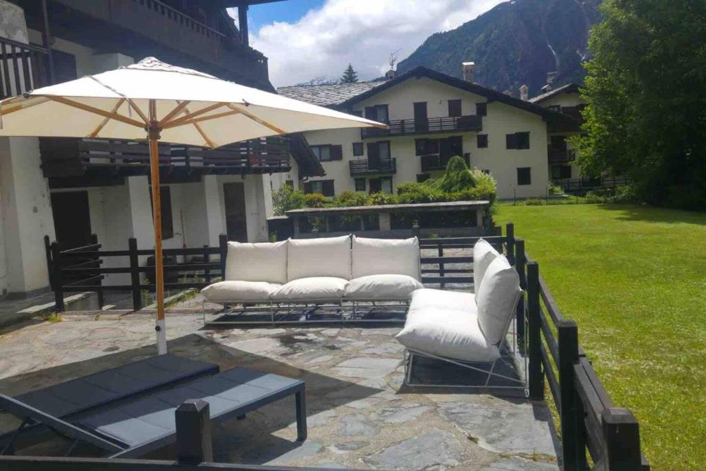 Courmayeur 2BR Terrace Mont Blanc View & Parking - 1