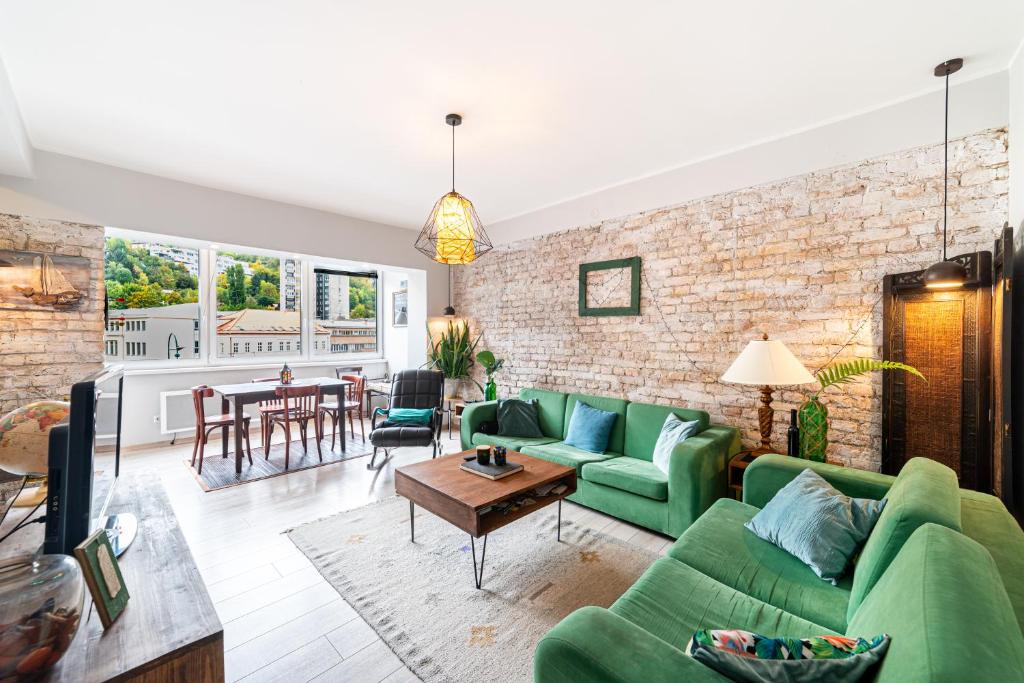 Cinema Courtyard Two Bedroom apartment - Main street - 1